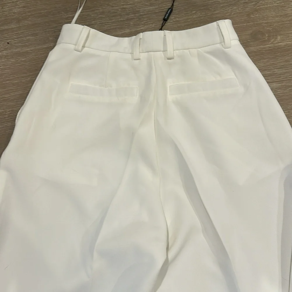 Gorgeous white trousers 💭💕 - Picture 3 of 4